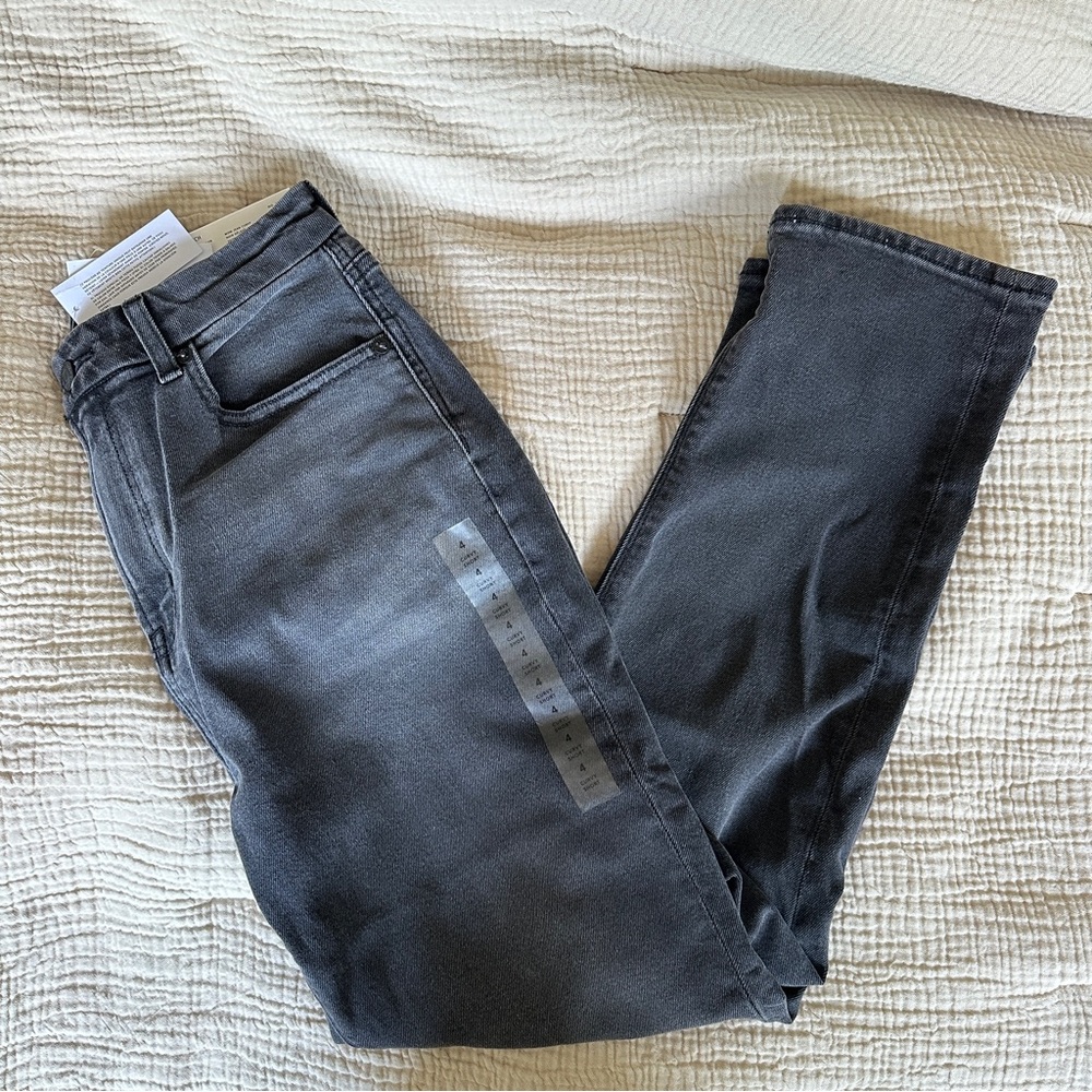 AEO Washed Black Curvy Mom Jeans - Short
